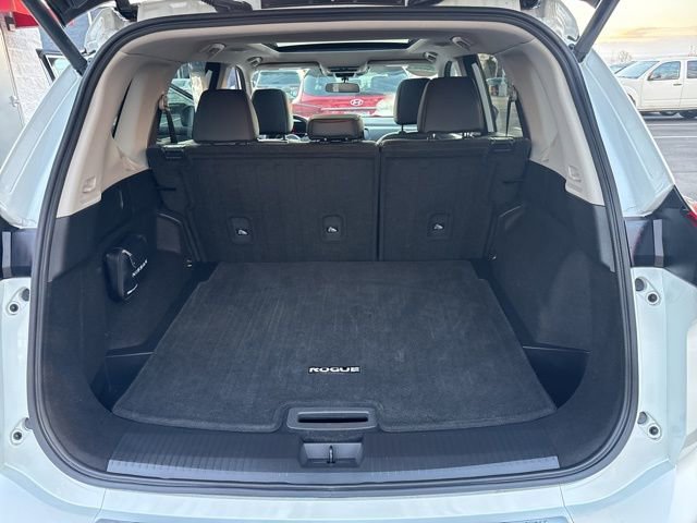 Used 2024 Nissan Rogue SV w/ SV Premium Package image 15