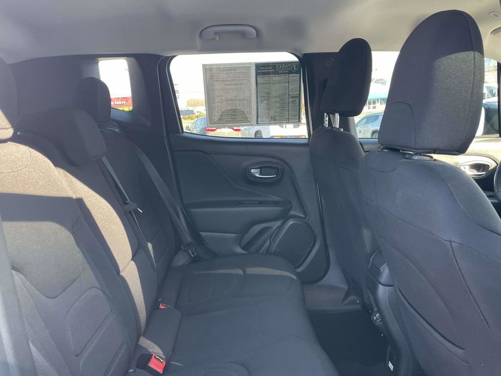 Used 2022 Jeep Renegade Latitude w/ Convenience Group image 17