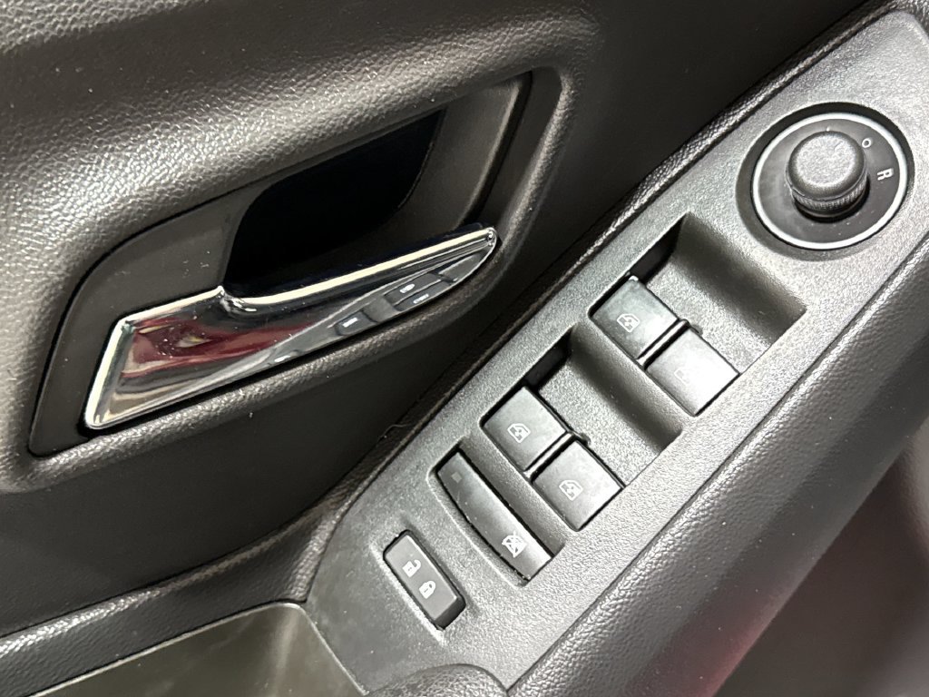 Used 2020 Chevrolet Trax LT FWD image 20