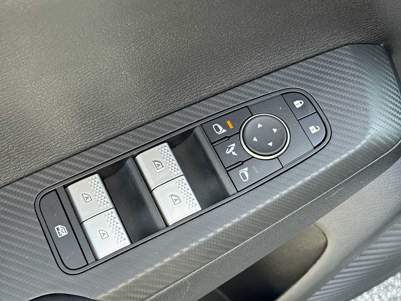 Used 2023 Mitsubishi Outlander SE AWD/4WD image 23