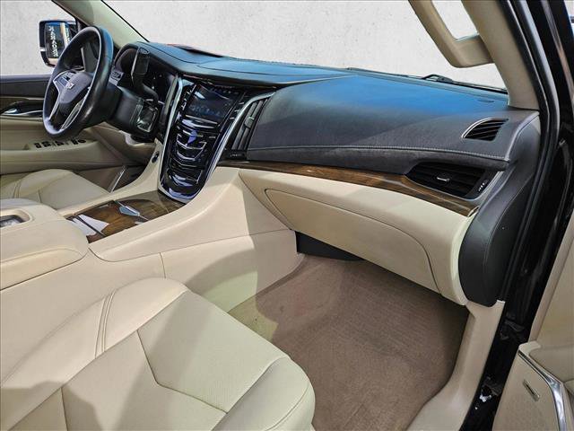 Used 2020 Cadillac Escalade ESV Luxury AWD/4WD image 22