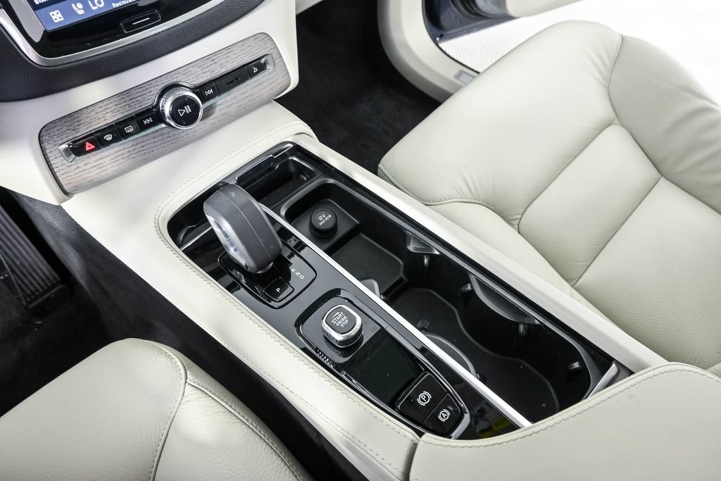 Certified 2024 Volvo XC90 B5 Plus w/ Protection Package Premier AWD/4WD image 18