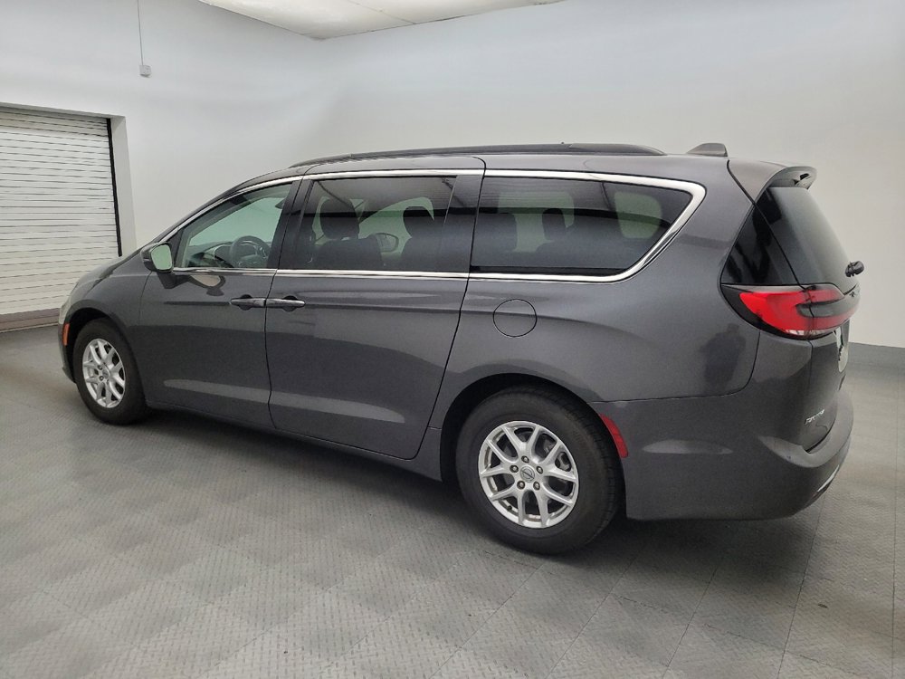 Used 2022 Chrysler Pacifica Touring-L FWD image 3