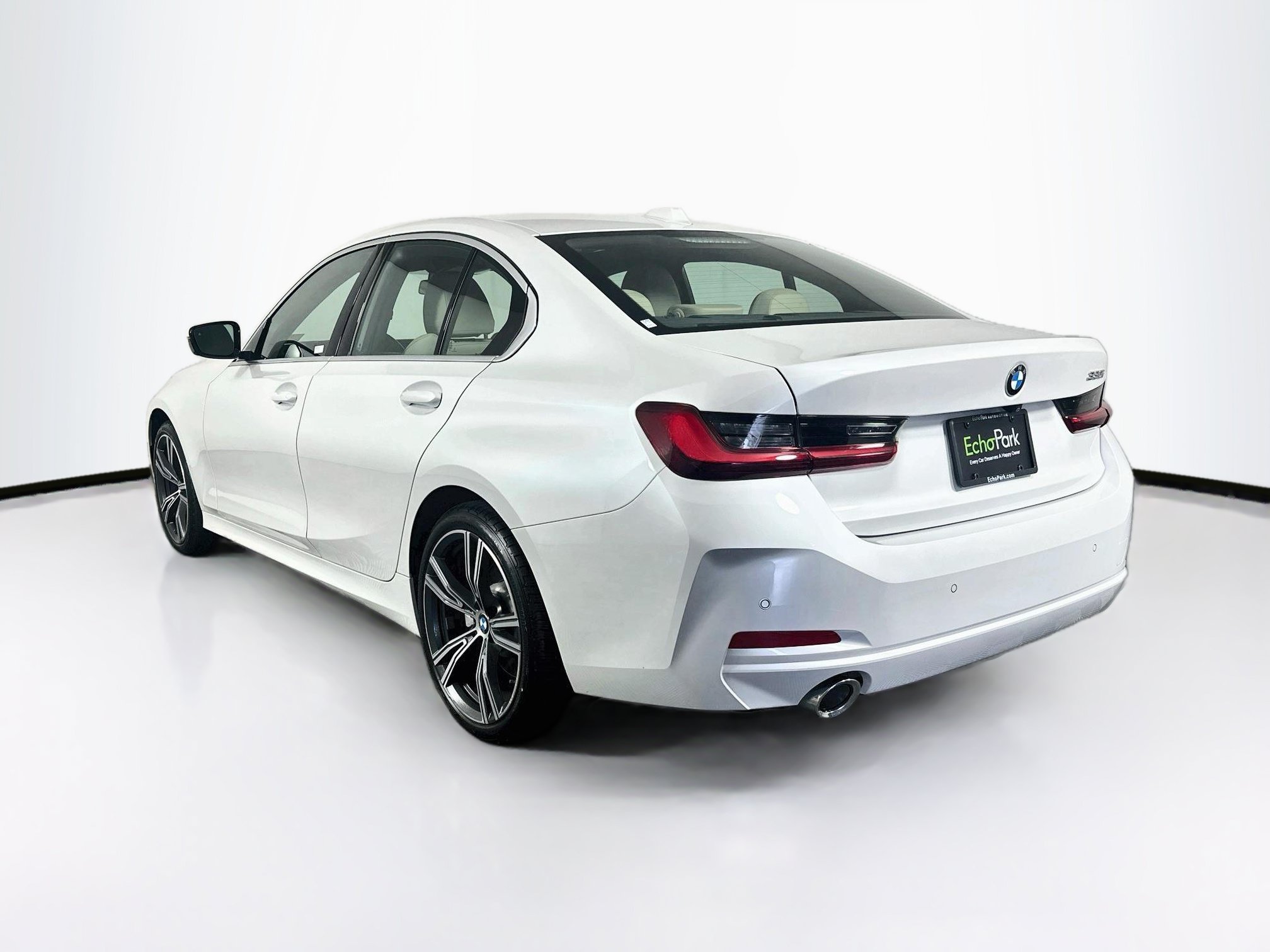Used 2024 BMW 330i Sedan w/ Premium Package RWD image 5