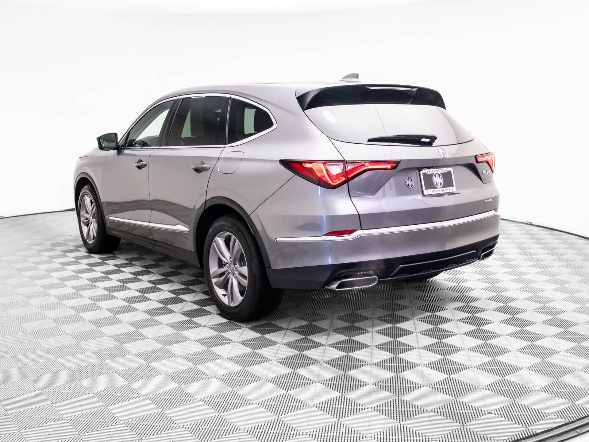 Used 2023 Acura MDX SH-AWD image 3