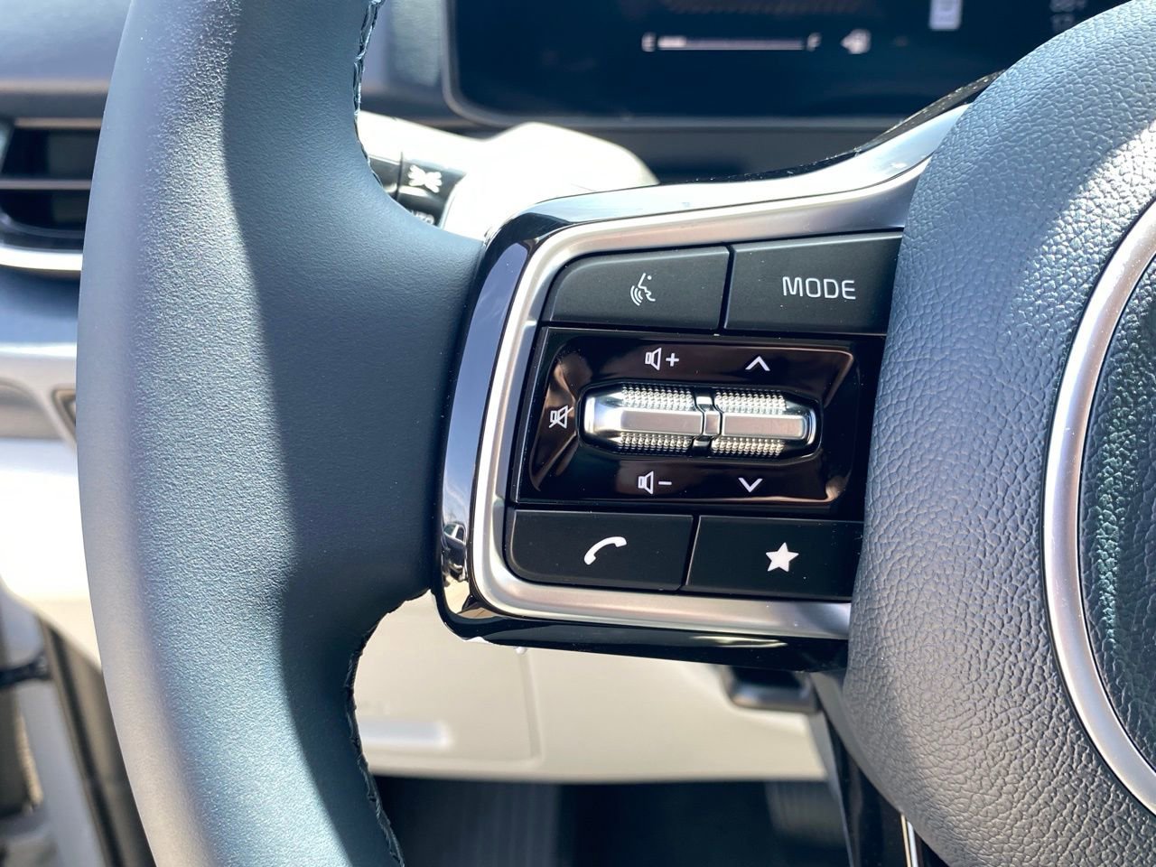 New 2026 Kia Carnival EX image 14