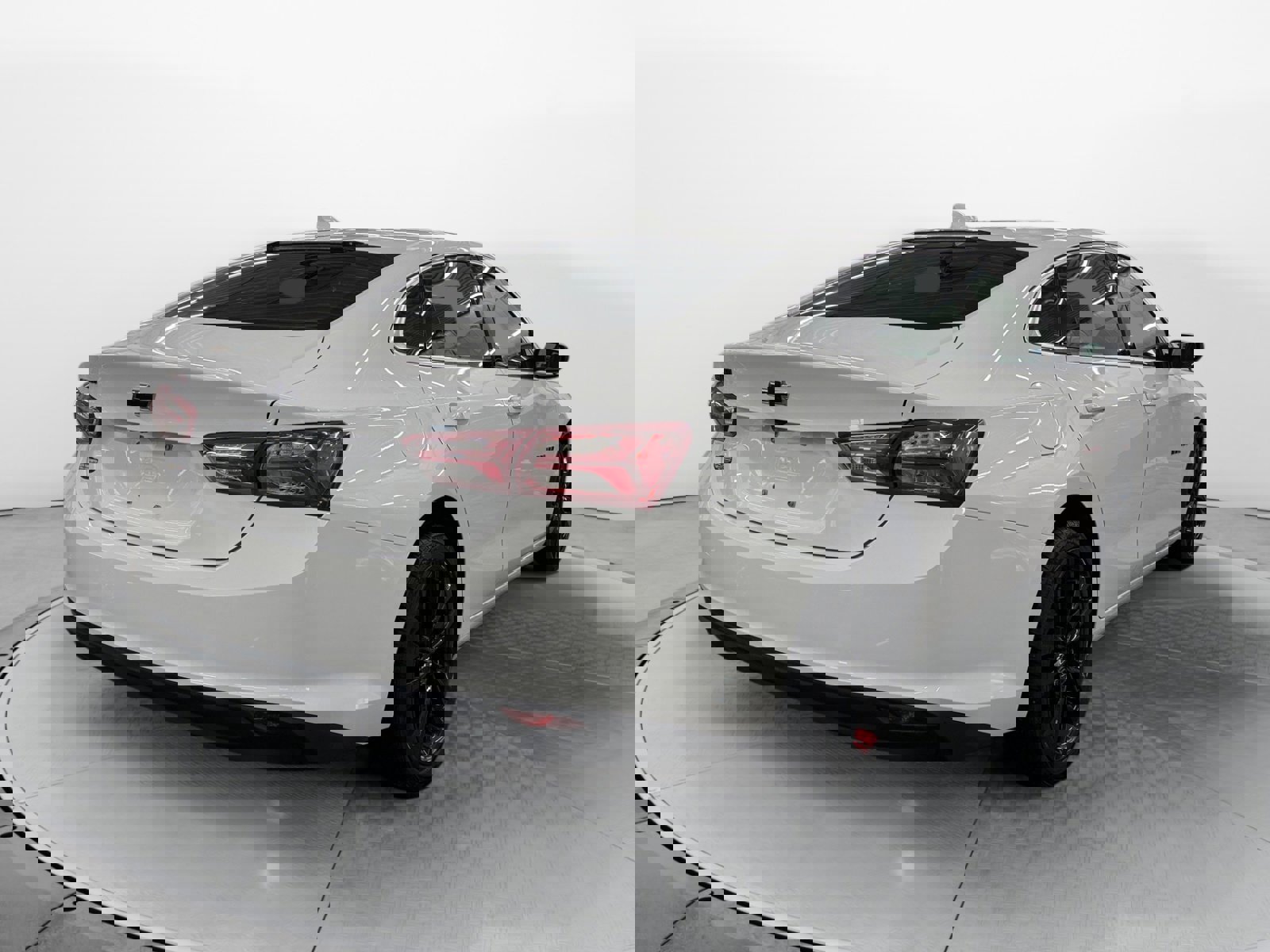 Used 2022 Chevrolet Malibu LT w/ Leather Package image 4