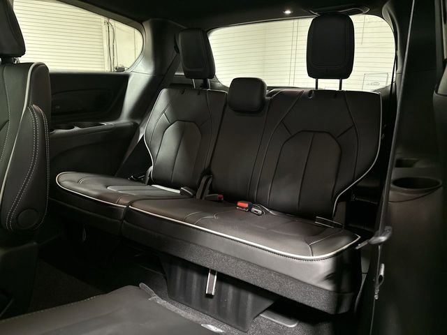New 2026 Chrysler Pacifica Limited FWD image 25