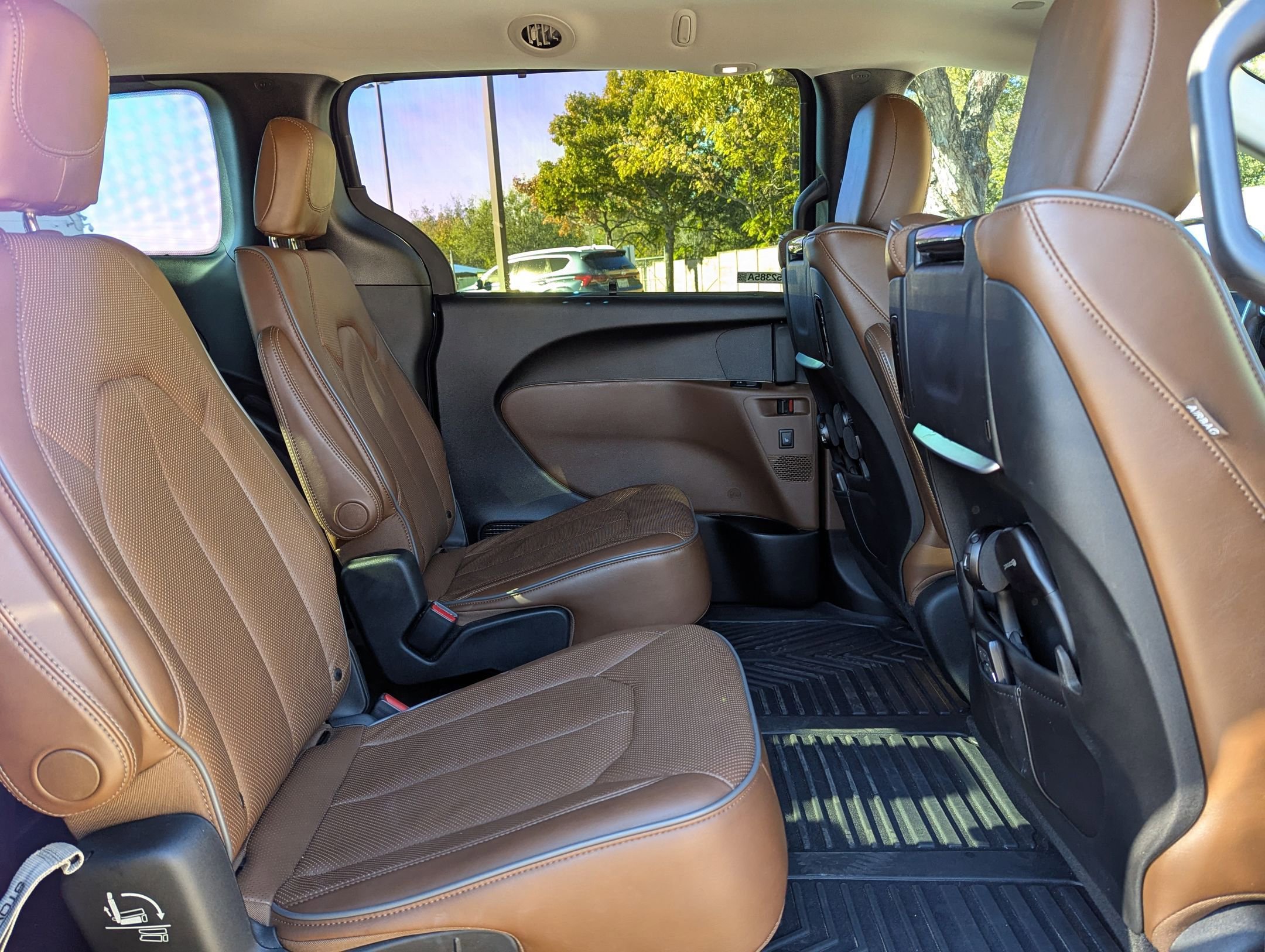 Used 2019 Chrysler Pacifica Limited image 23