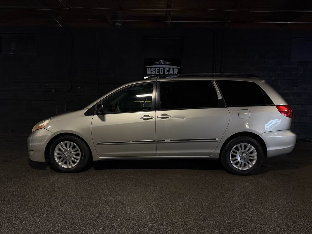 Used 2009 Toyota Sienna AWD image 2