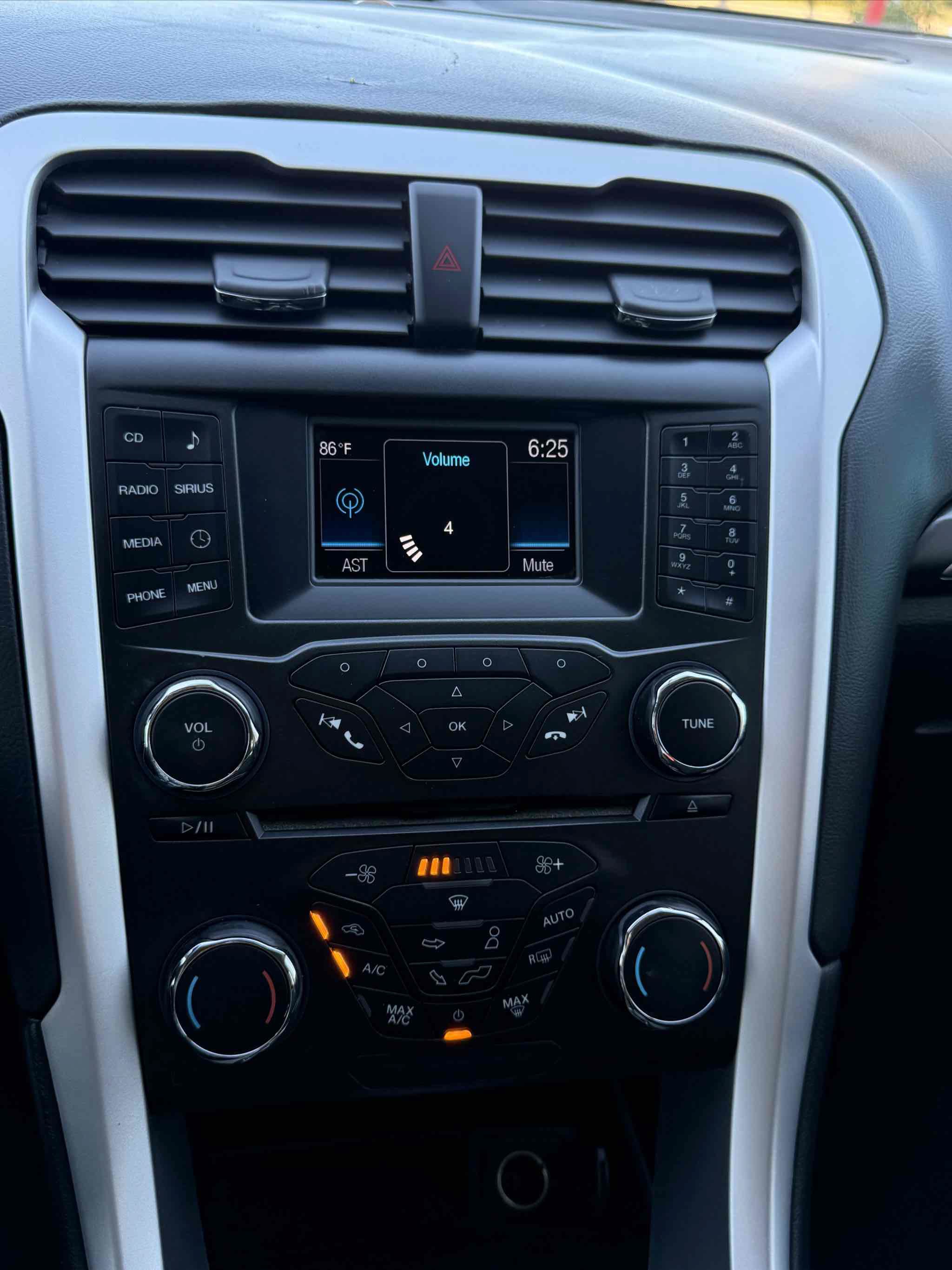 Used 2016 Ford Fusion SE FWD image 87