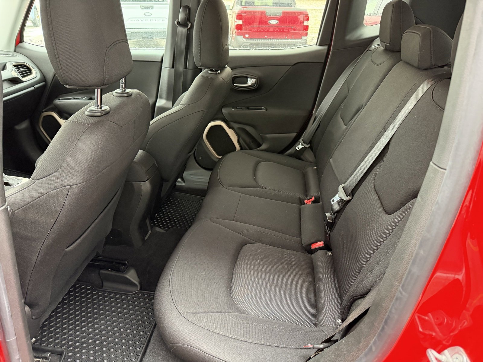 Used 2017 Jeep Renegade Latitude w/ Cold Weather Group image 17