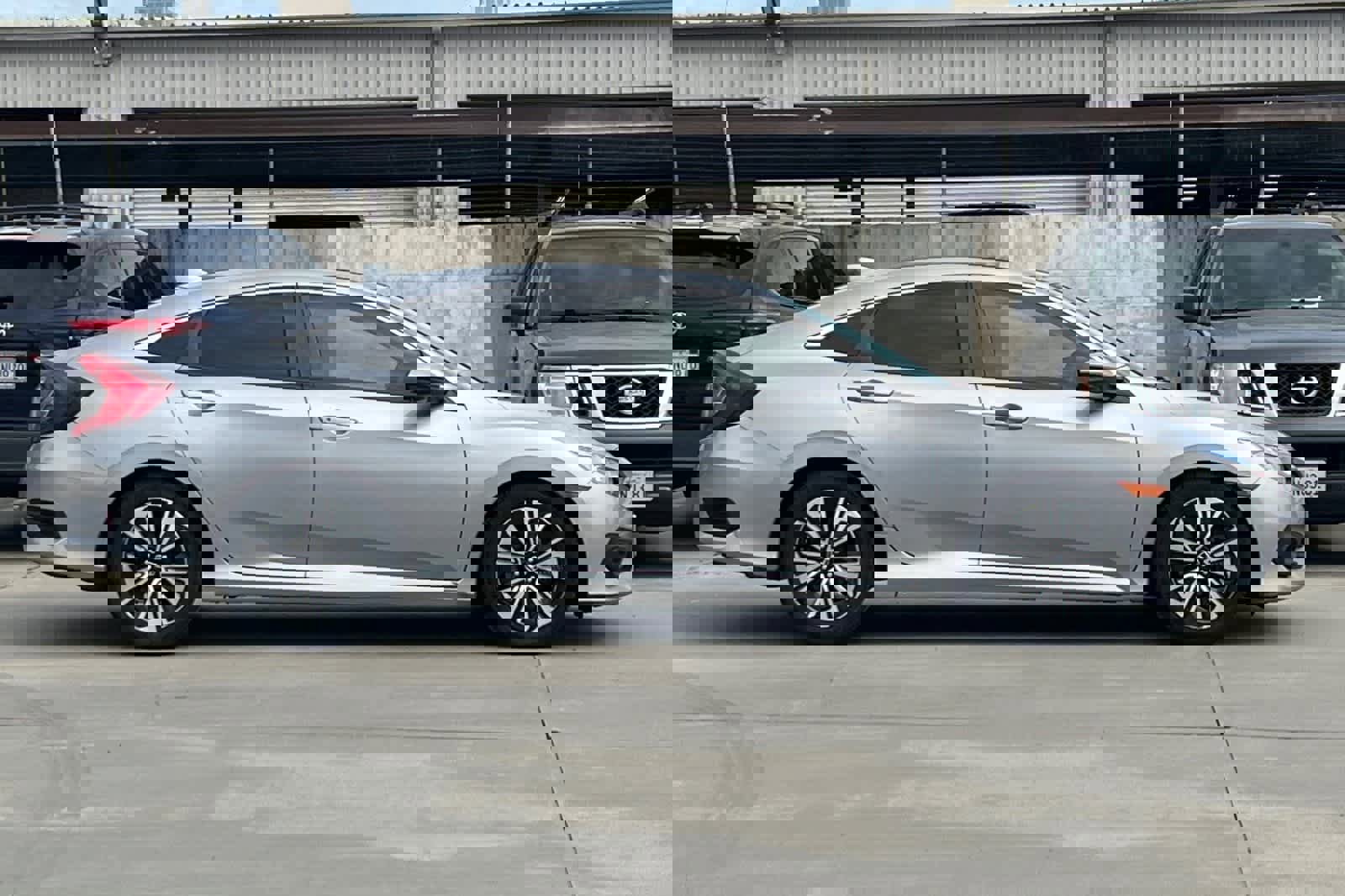 Used 2018 Honda Civic EX-T image 9