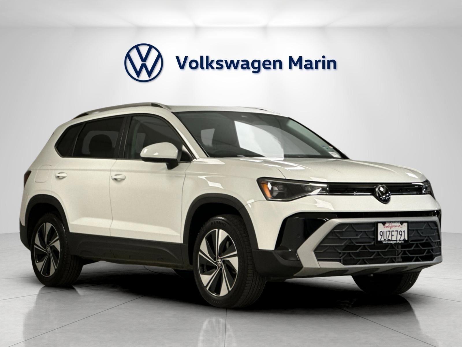 Used 2025 Volkswagen Taos SE w/ Panoramic Sunroof Package AWD/4WD image 7