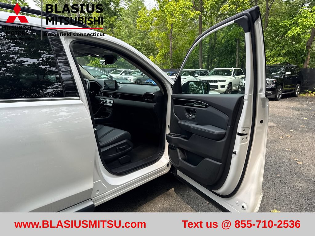 Used 2023 Honda Pilot Touring image 32