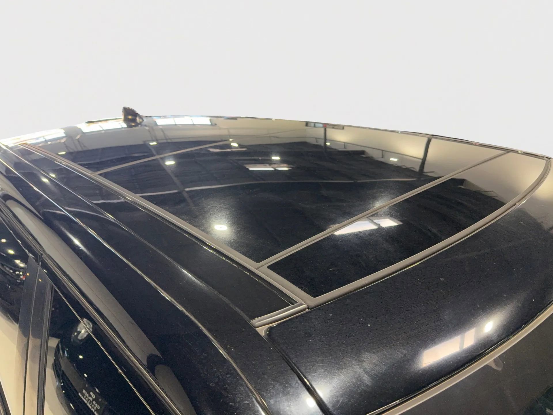 Used 2017 Land Rover Range Rover Sport HSE Dynamic image 16