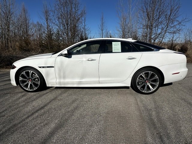 Used 2019 Jaguar XJ R-Sport image 9