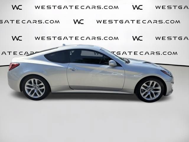 Used 2013 Hyundai Genesis 3.8 RWD image 5