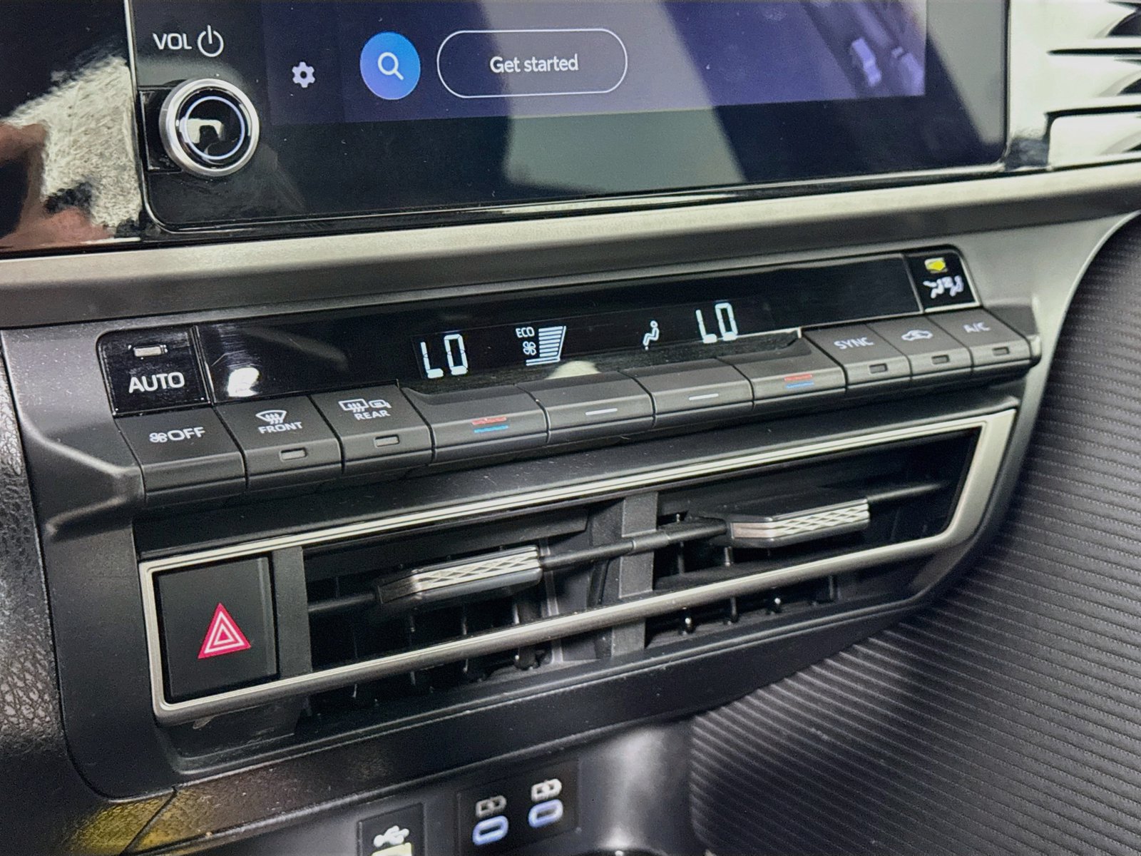 Used 2025 Toyota Camry SE FWD image 15