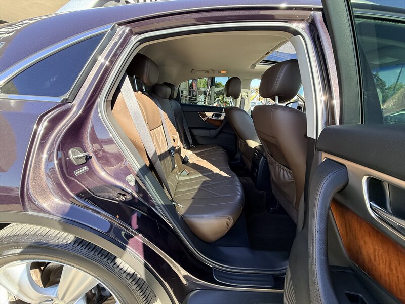 Used 2011 INFINITI FX35 AWD w/ Premium Pkg image 30