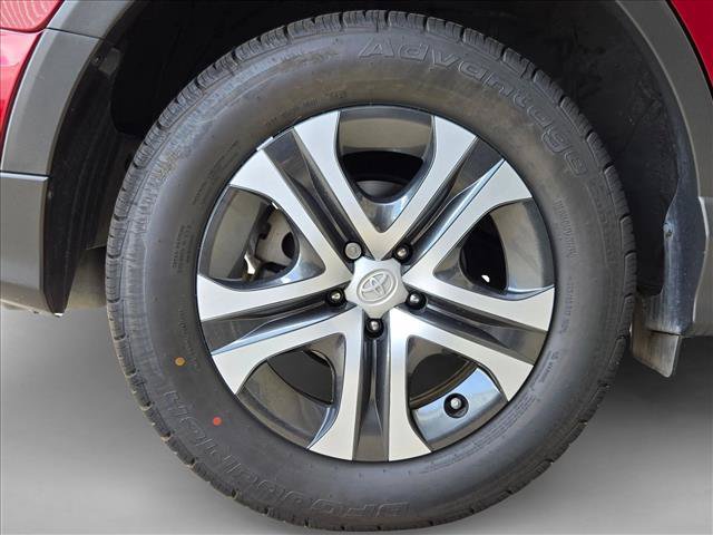 Used 2018 Toyota RAV4 LE FWD image 21