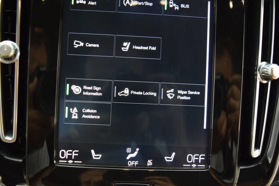 Used 2020 Volvo XC40 T5 Momentum w/ Protection Package Premier image 66