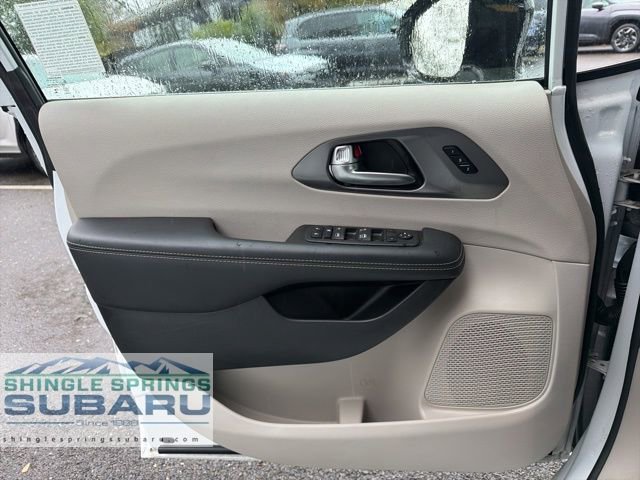 Used 2024 Chrysler Pacifica Touring-L FWD image 28