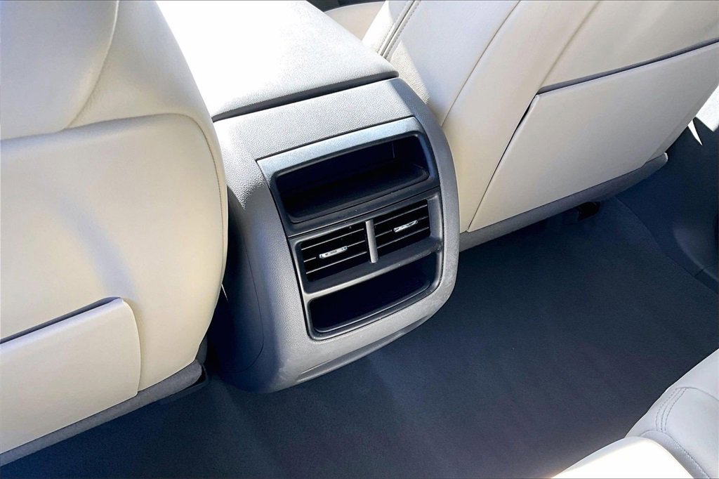 Certified 2022 Cadillac XT5 Premium Luxury image 10