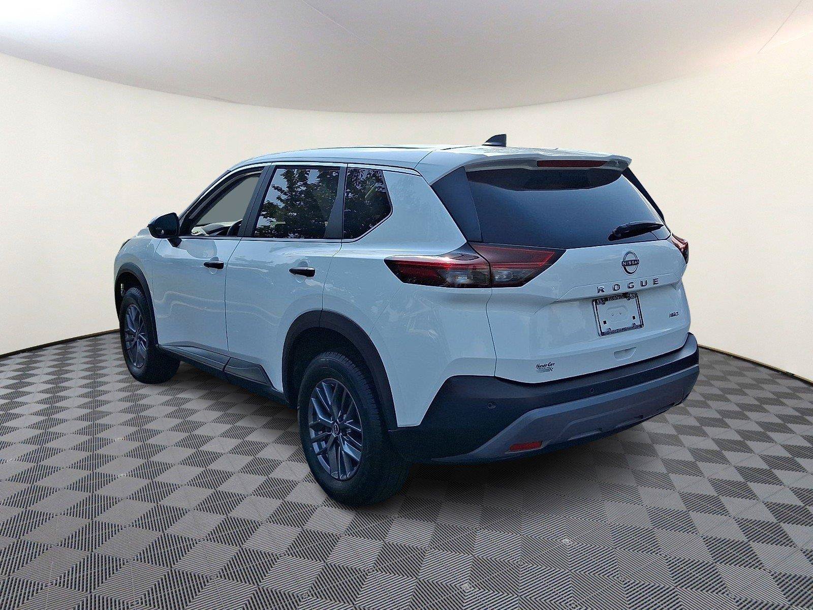 Used 2023 Nissan Rogue S AWD/4WD image 4