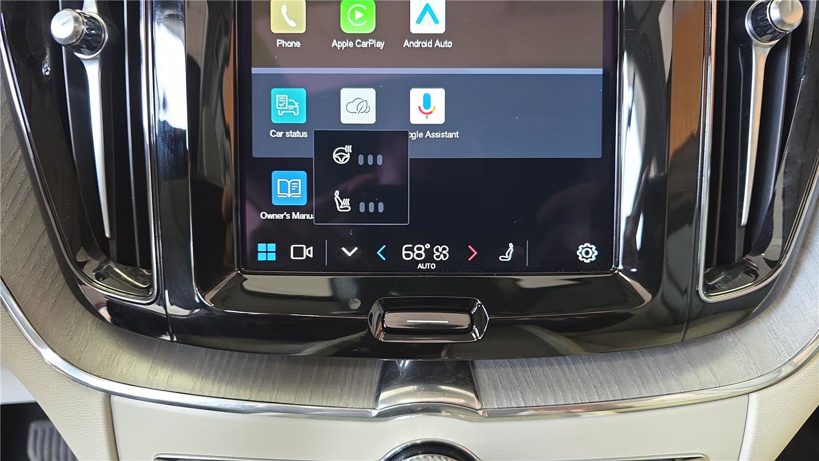 Used 2025 Volvo XC60 B5 Plus w/ Climate Package image 24