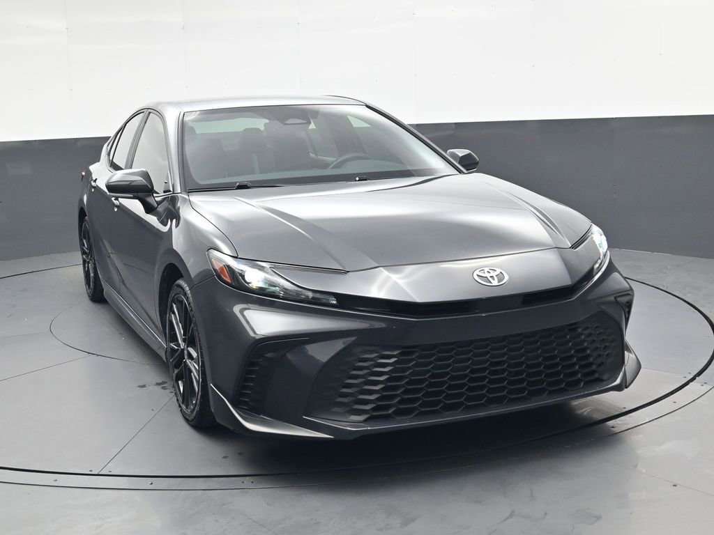 Used 2025 Toyota Camry SE w/ Convenience Package image 2