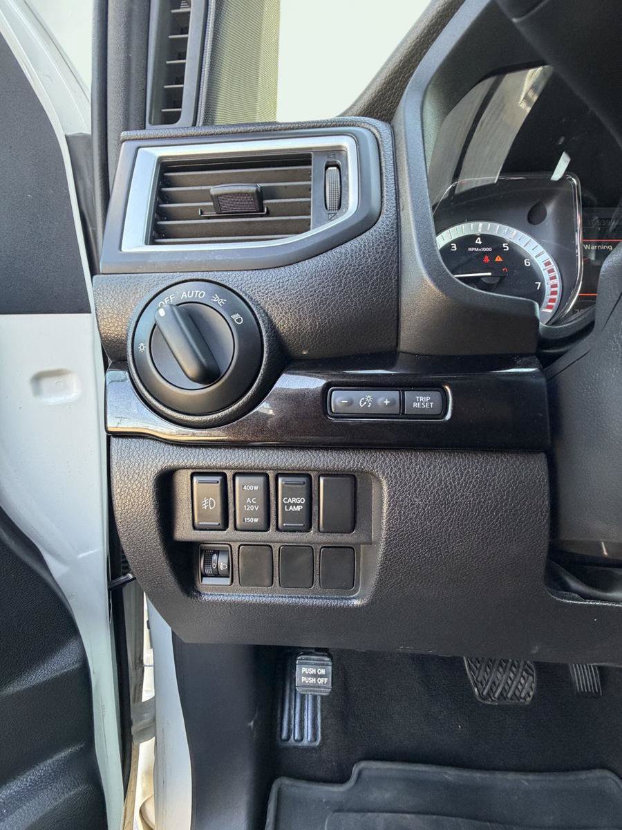 Used 2019 Nissan Titan SV w/ SV Convenience Package AWD/4WD image 4