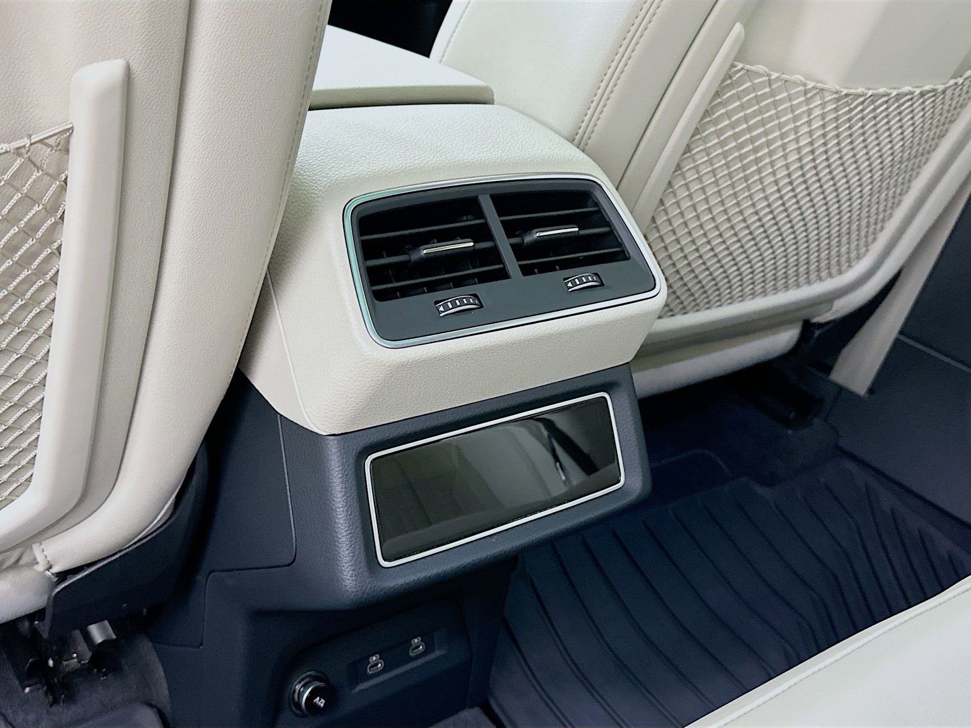 Used 2022 Audi e-tron Premium Plus AWD/4WD image 29