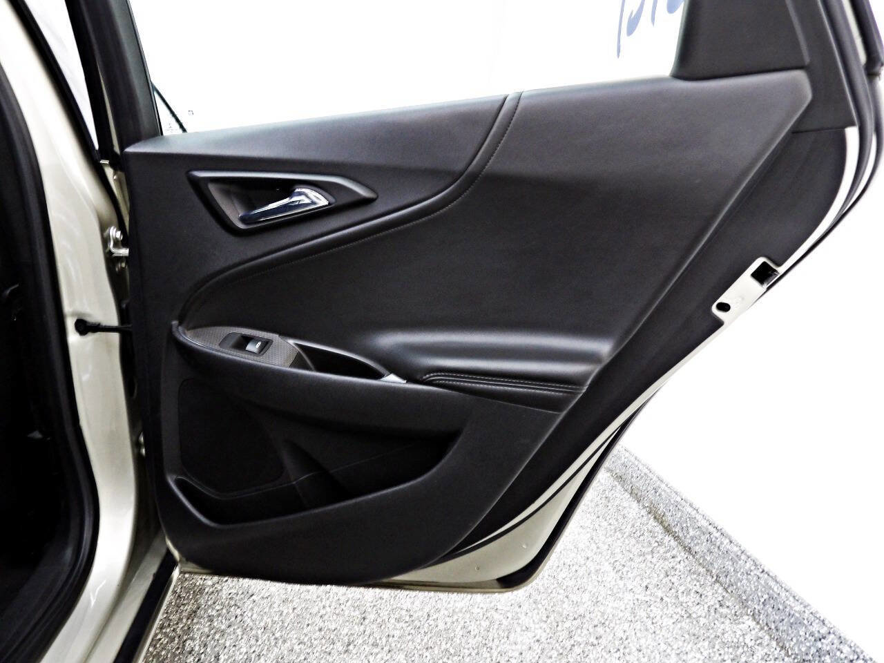 Used 2016 Chevrolet Malibu Hybrid w/ Leather Package image 12