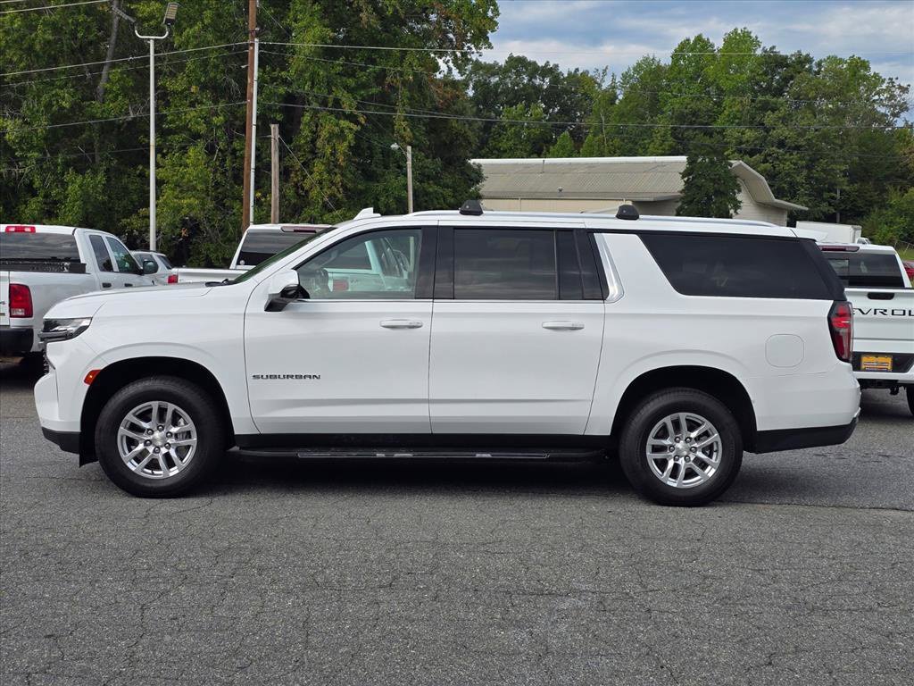 Used 2022 Chevrolet Suburban LT w/ Luxury Package RWD image 21