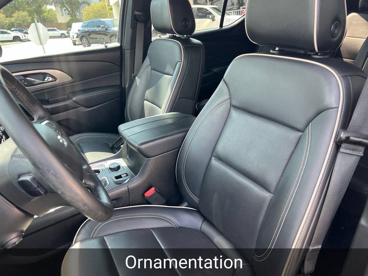 Certified 2023 Chevrolet Traverse Premier w/ Redline Edition FWD image 10