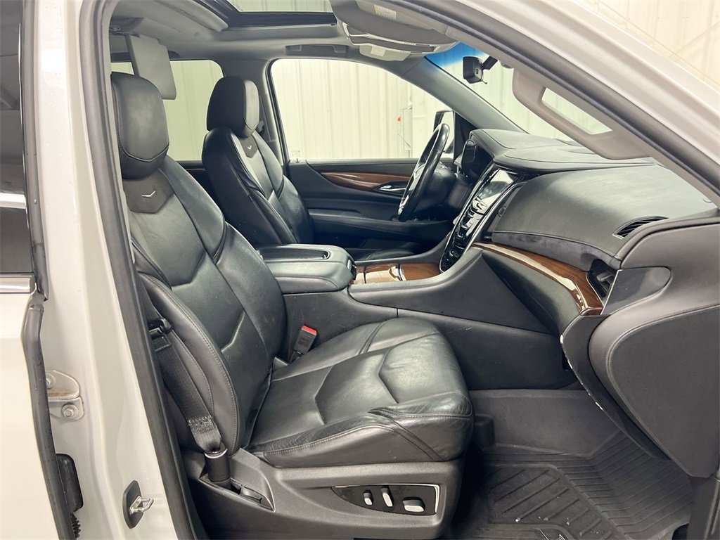 Used 2019 Cadillac Escalade ESV Premium Luxury image 23