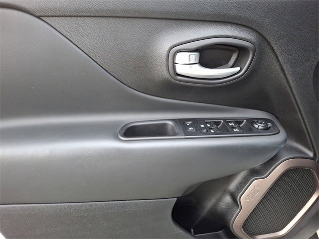 Used 2023 Jeep Renegade Latitude image 12