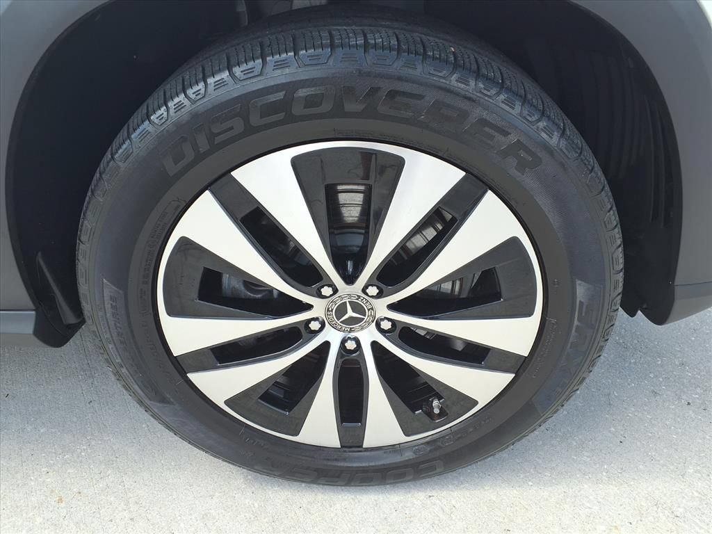 Used 2025 Mercedes-Benz GLE 350 4MATIC w/ Winter Package image 7