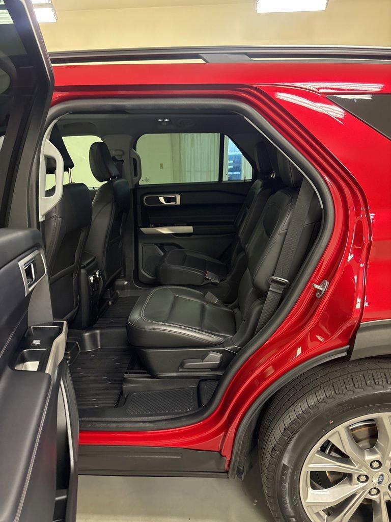 Used 2022 Ford Explorer XLT w/ Equipment Group 202A AWD/4WD image 22