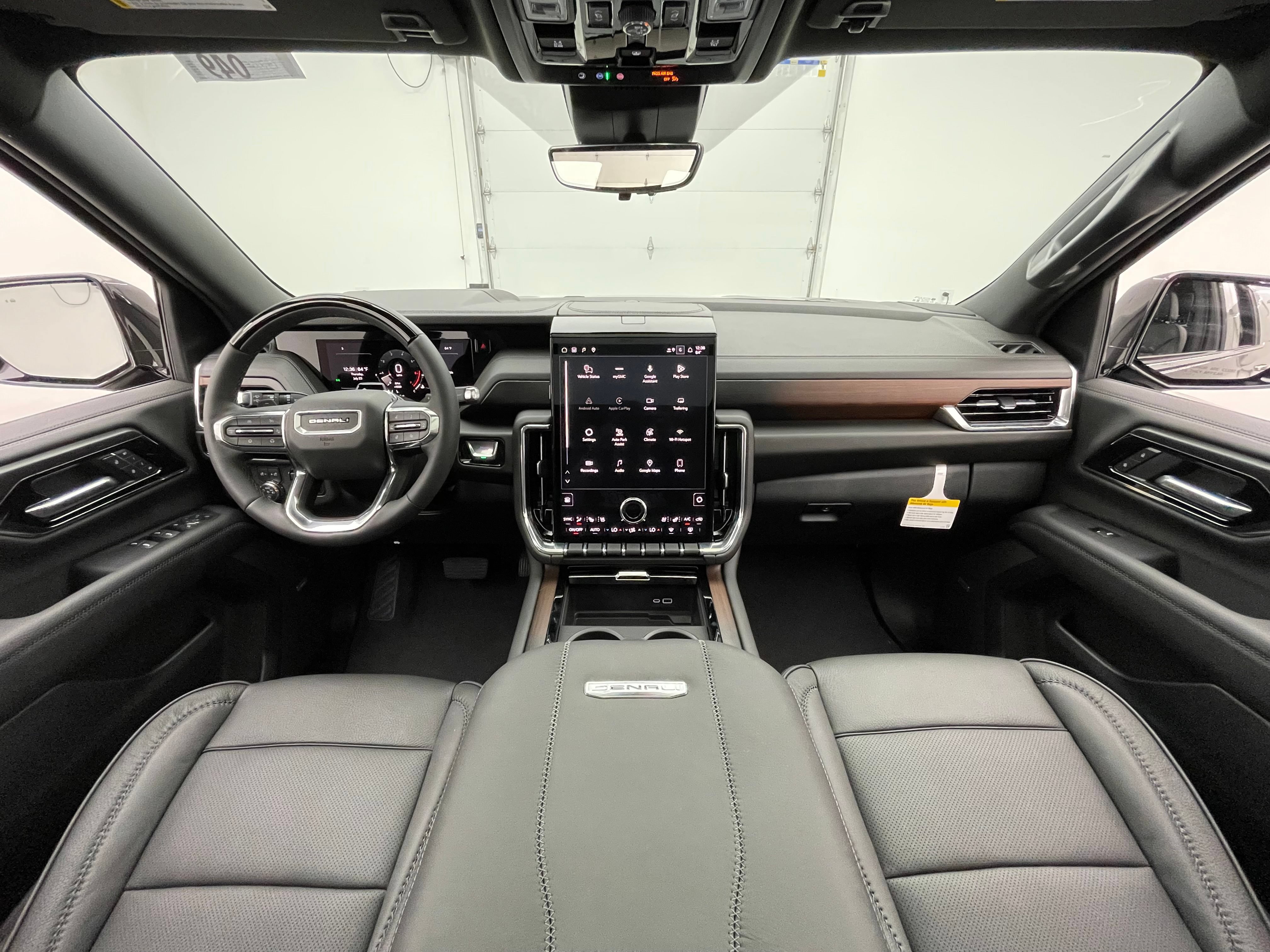 New 2026 GMC Yukon XL Denali w/ Denali Reserve Package AWD/4WD image 3