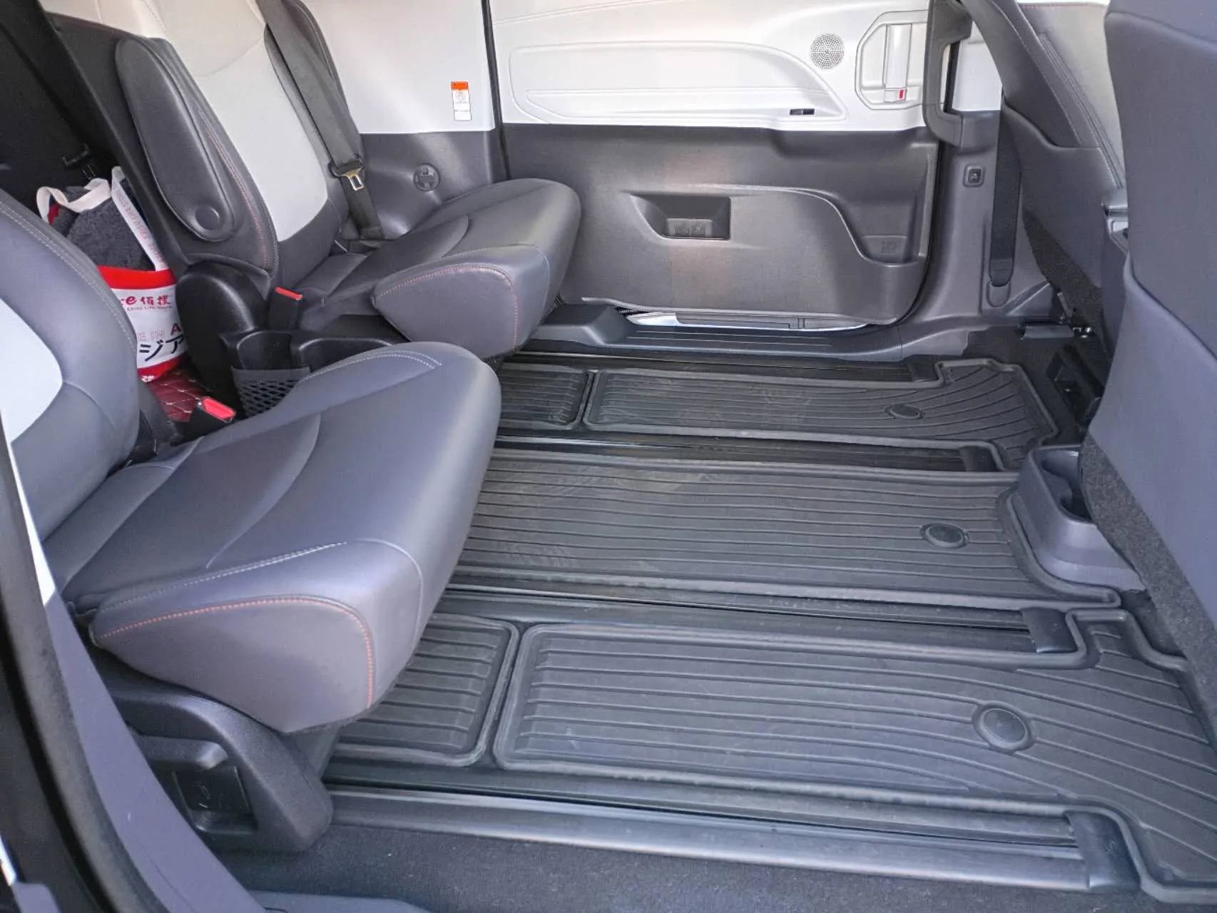 Used 2022 Toyota Sienna XSE AWD/4WD image 15
