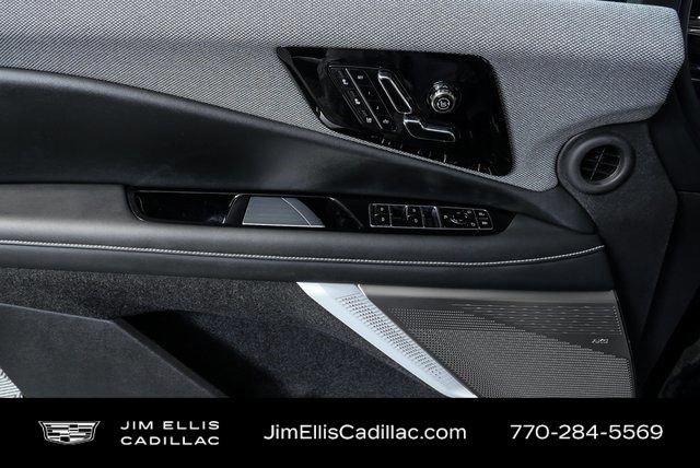 Certified 2025 Cadillac Optiq Luxury 2 w/ LPO, Floor Liner Package image 9