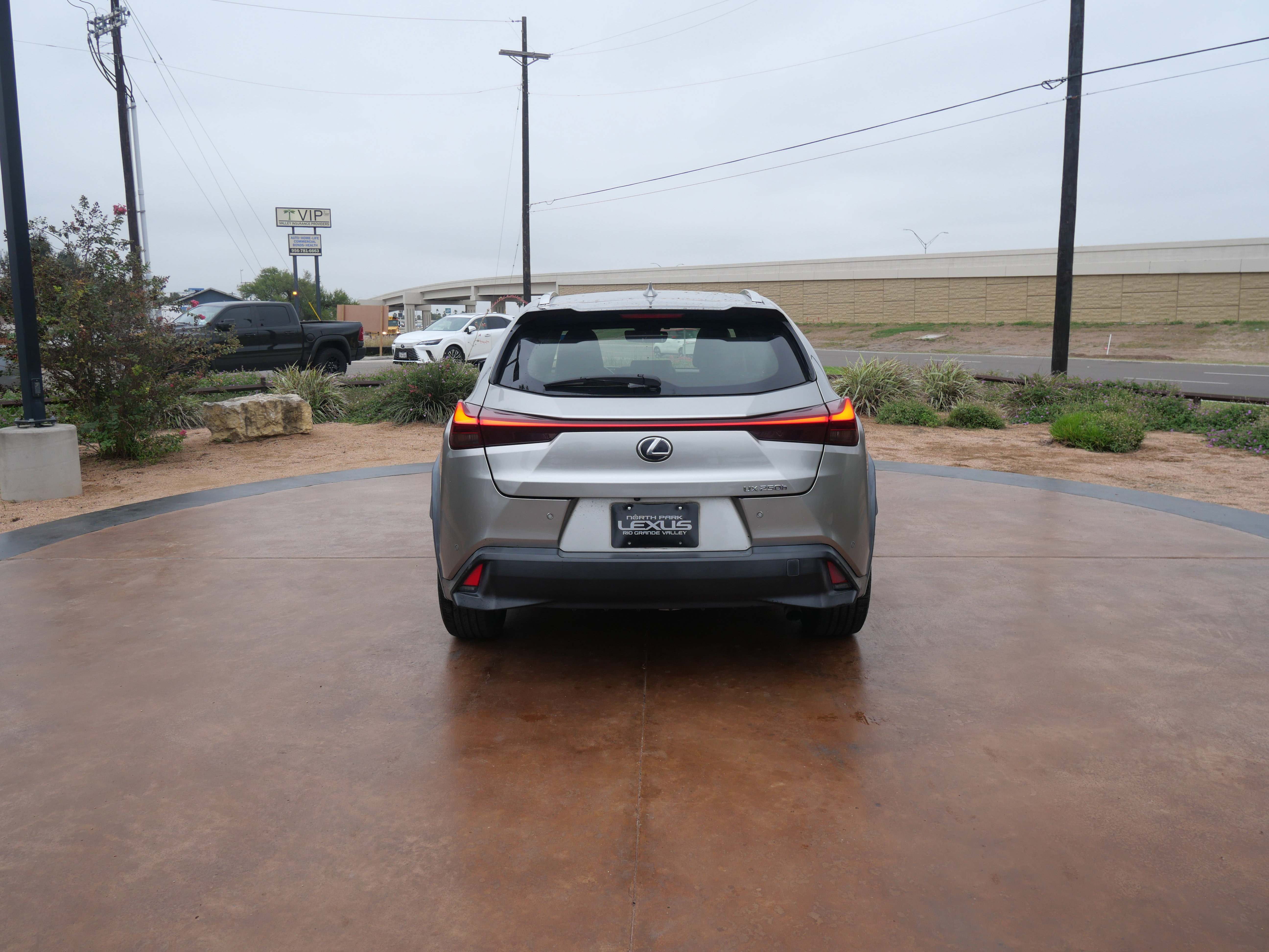 Used 2021 Lexus UX 250h w/ Premium Package image 4