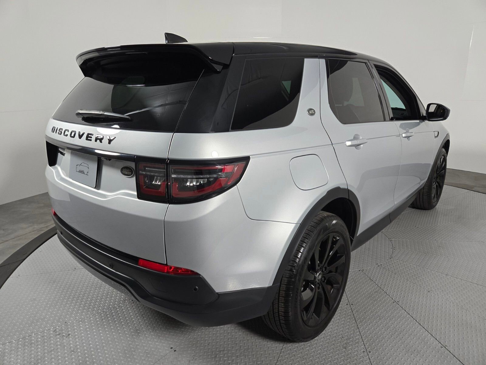 Used 2023 Land Rover Discovery Sport SE AWD/4WD image 2