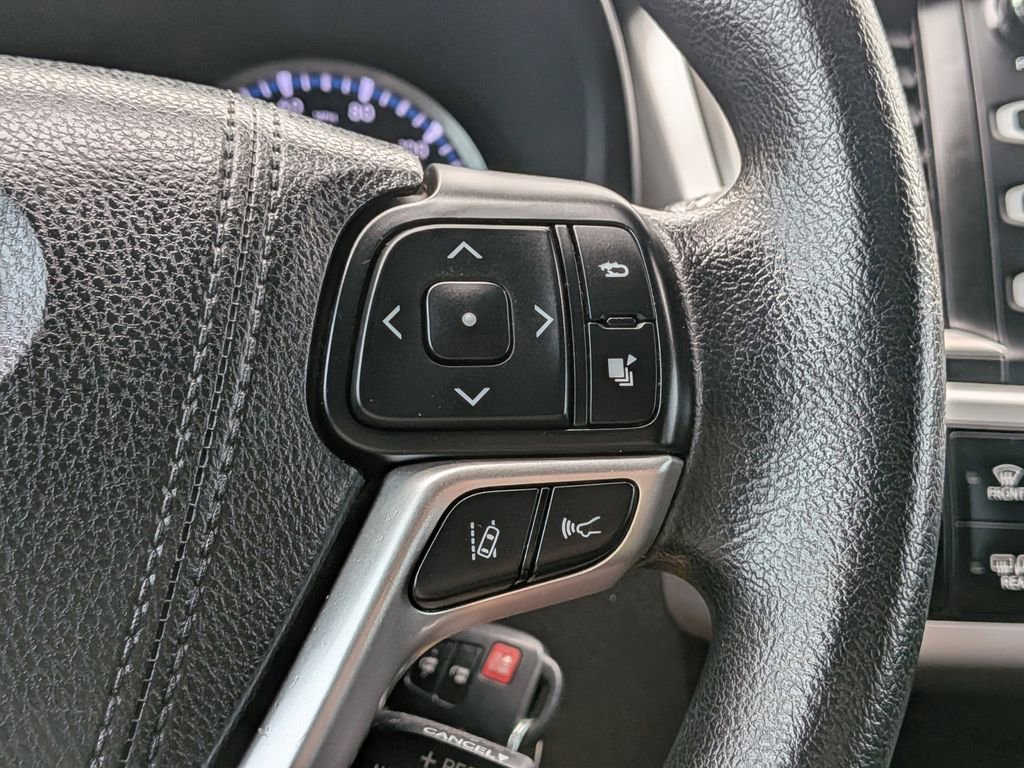 Used 2017 Toyota Highlander LE image 27