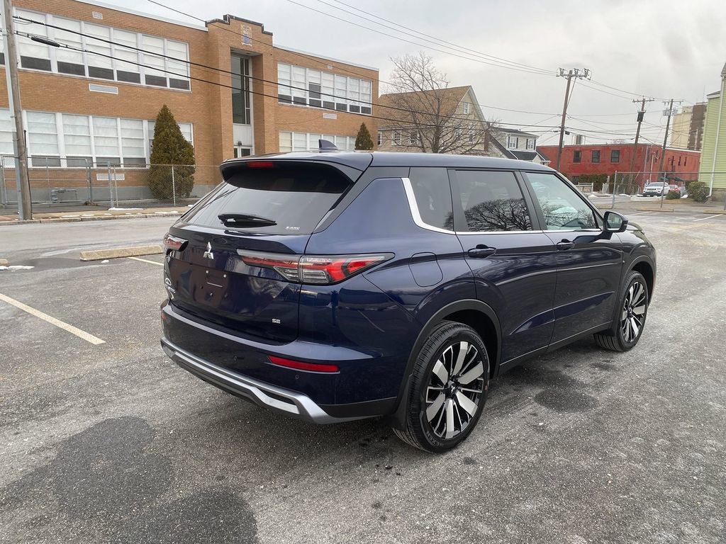 New 2026 Mitsubishi Outlander SE image 5