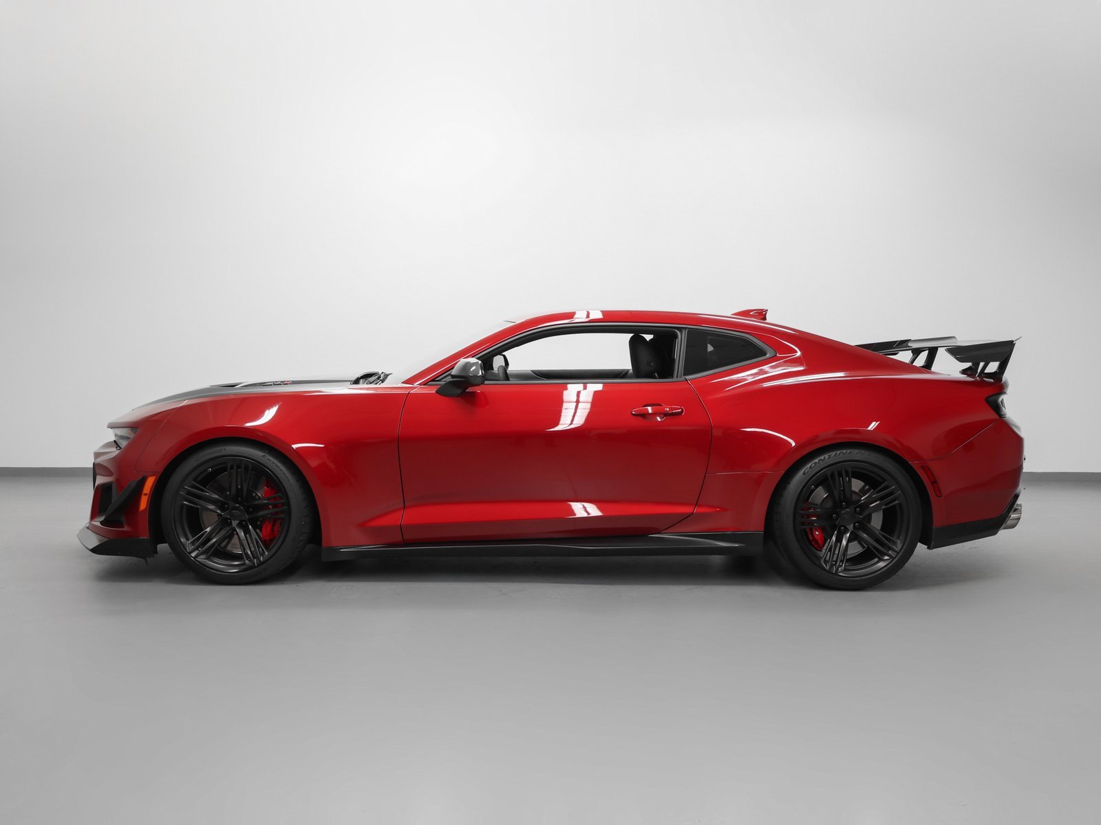 Used 2018 Chevrolet Camaro ZL1 image 2