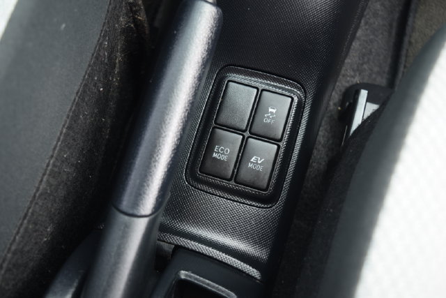 Used 2015 Toyota Prius C One FWD image 12