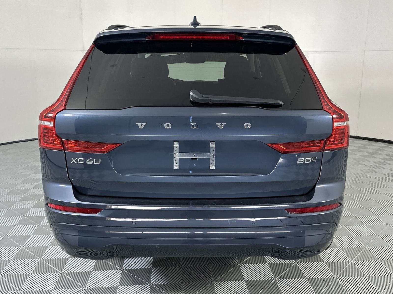 Used 2022 Volvo XC60 B5 Momentum AWD/4WD image 7